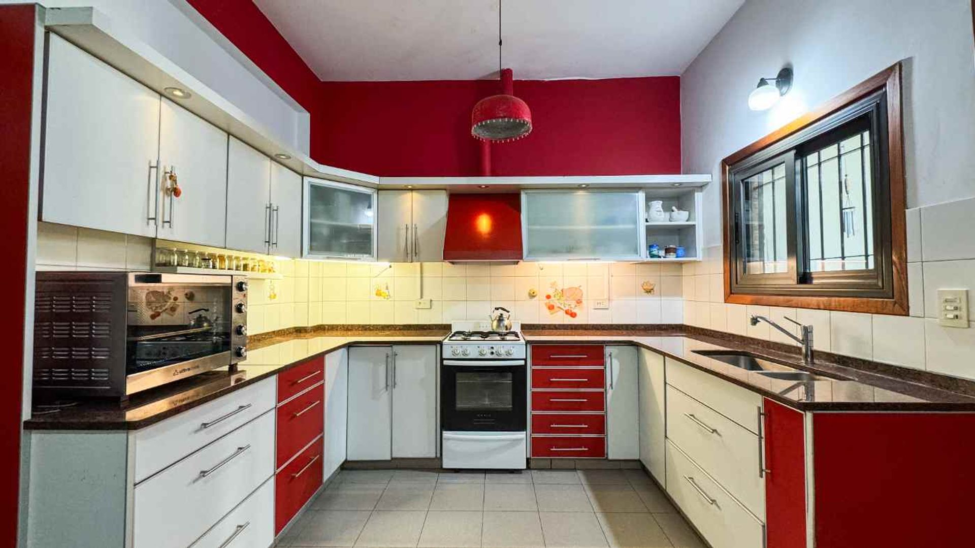 Venta Casa 5 Amb Con Jardin, Pileta Y Quincho