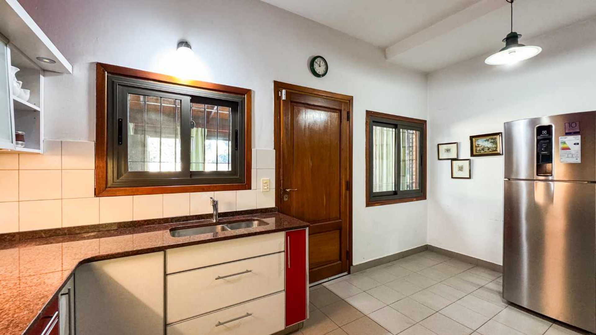 Venta Casa 5 Amb Con Jardin, Pileta Y Quincho