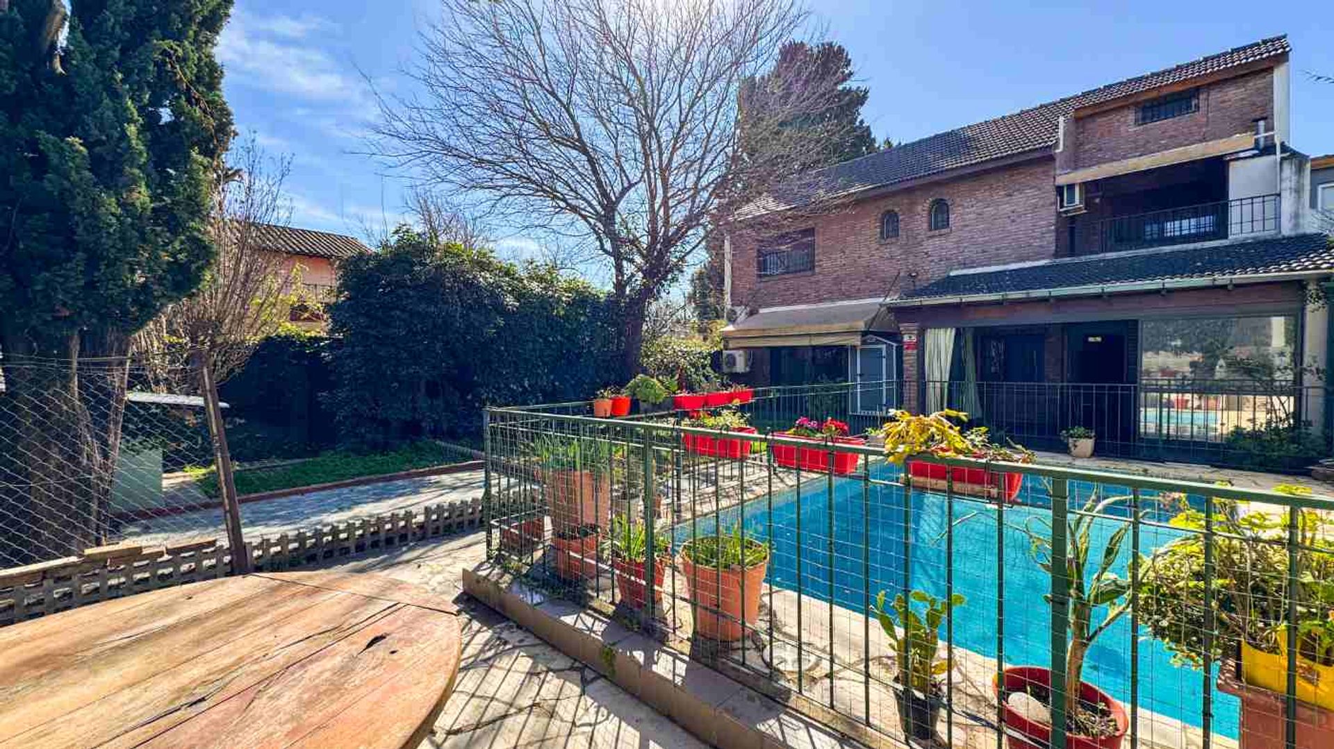 Venta Casa 5 Amb Con Jardin, Pileta Y Quincho