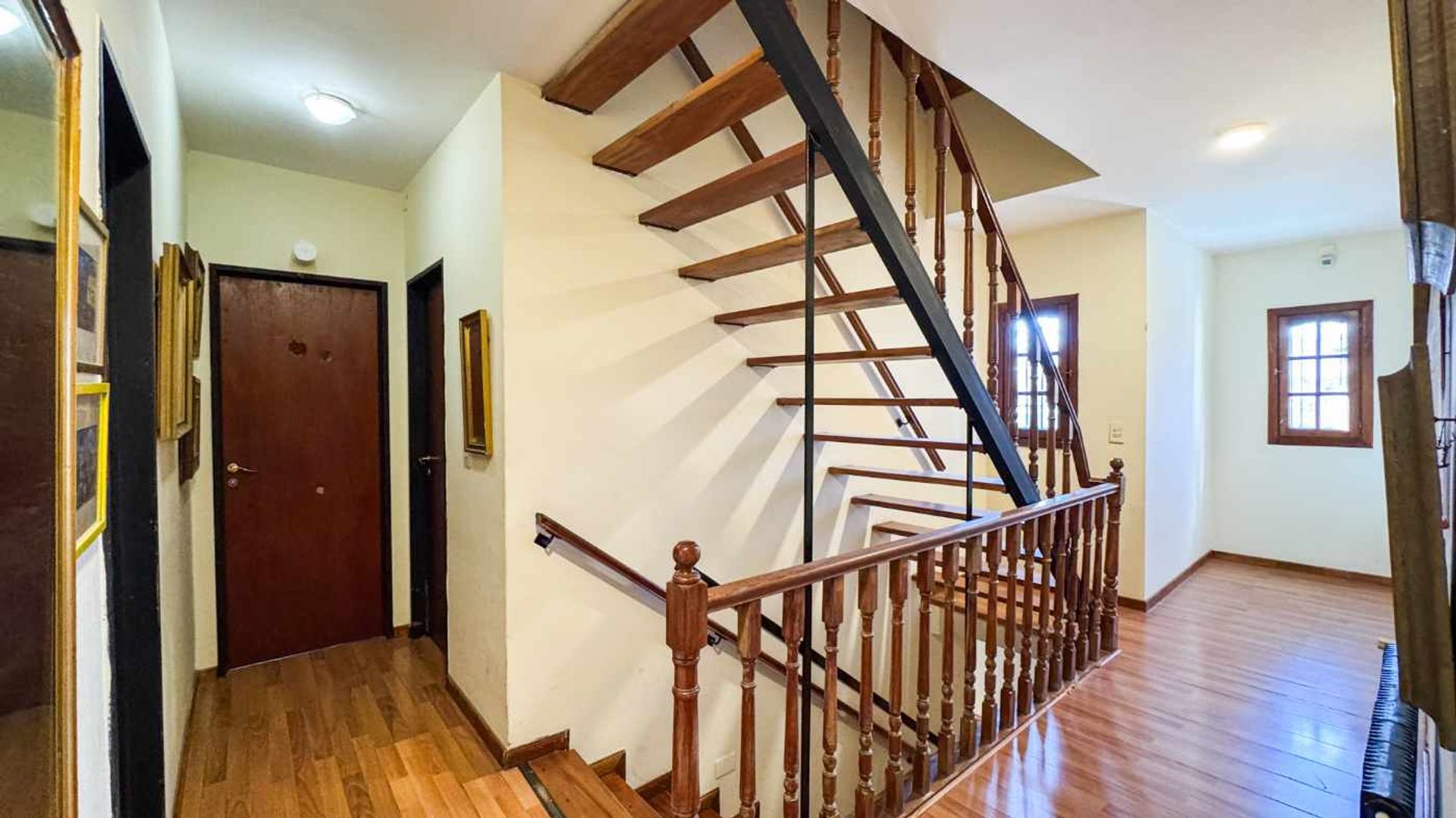 Venta Casa 5 Amb Con Jardin, Pileta Y Quincho