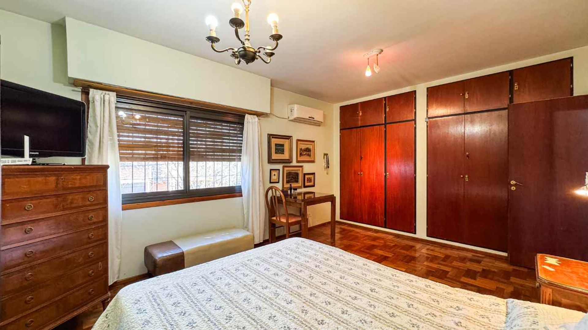 Venta Casa 5 Amb Con Jardin, Pileta Y Quincho