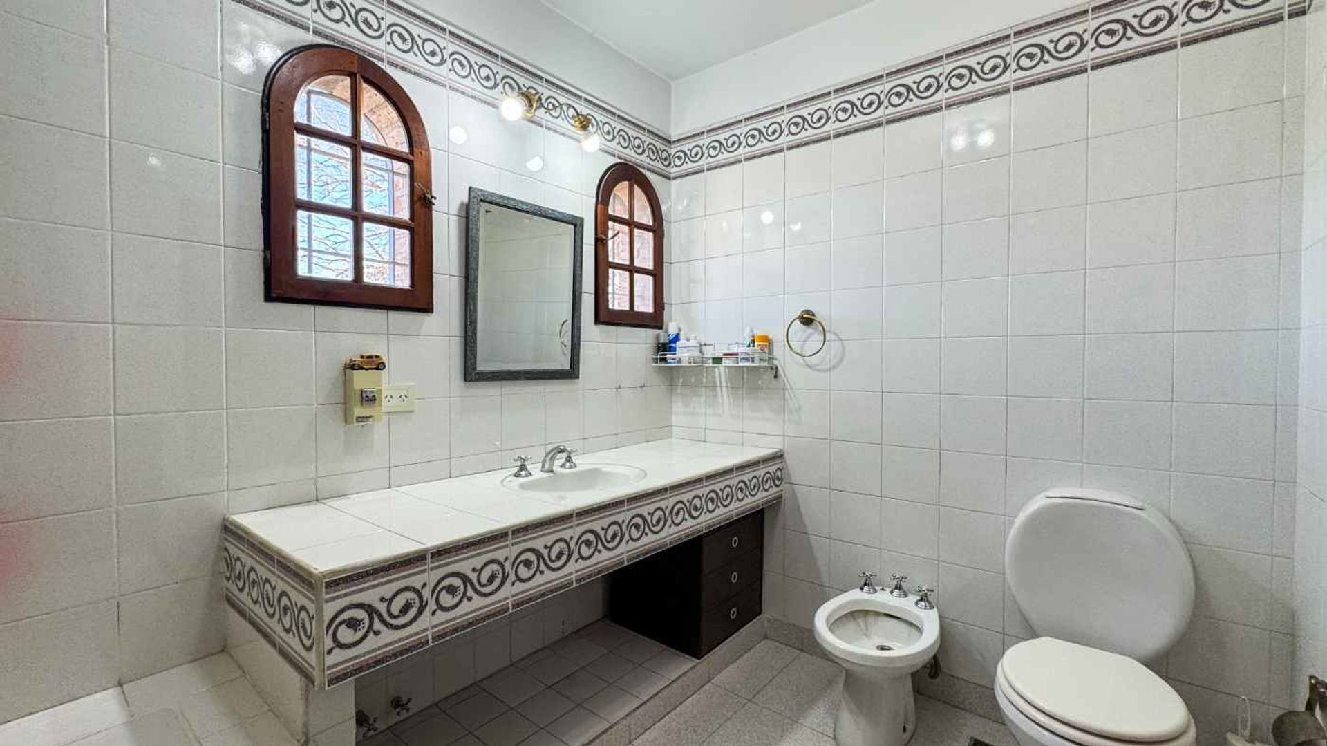 Venta Casa 5 Amb Con Jardin, Pileta Y Quincho