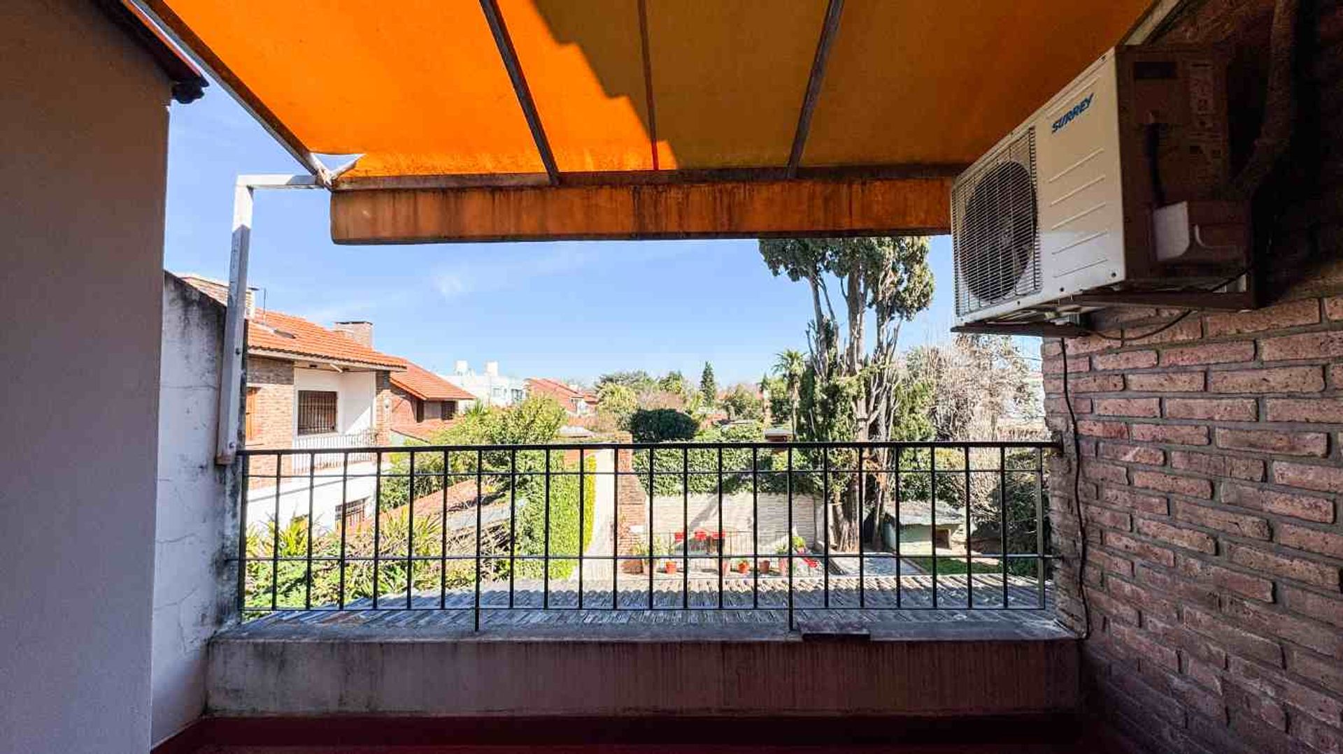 Venta Casa 5 Amb Con Jardin, Pileta Y Quincho