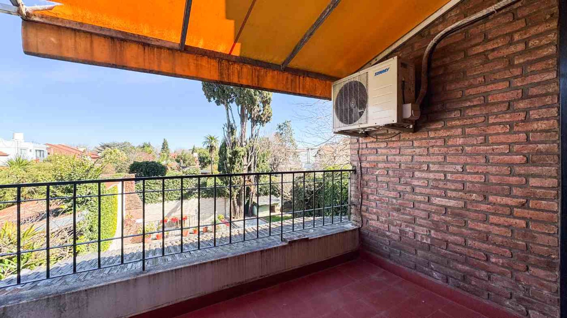Venta Casa 5 Amb Con Jardin, Pileta Y Quincho