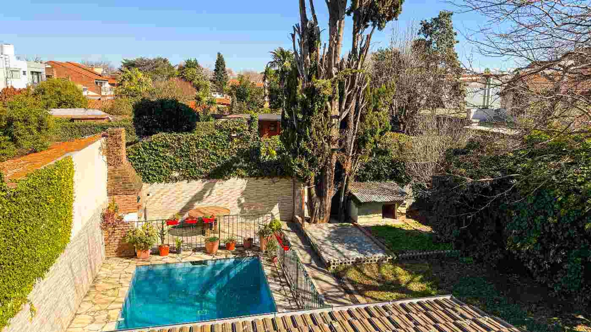 Venta Casa 5 Amb Con Jardin, Pileta Y Quincho