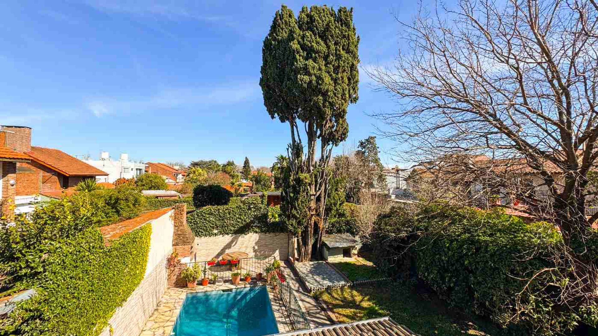 Venta Casa 5 Amb Con Jardin, Pileta Y Quincho