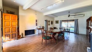 House for Sale 5 Rooms with Garden, Pool, and BBQ