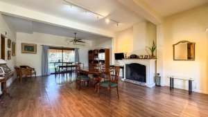House for Sale 5 Rooms with Garden, Pool, and BBQ