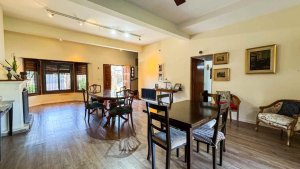 House for Sale 5 Rooms with Garden, Pool, and BBQ