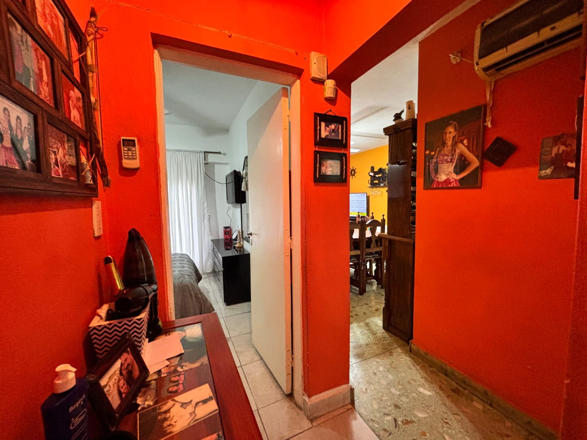 Casa 5 Ambientes-C/Amplio Deposito/Local, Quincho