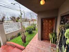 Casa 5 Ambientes-C/Amplio Deposito/Local, Quincho