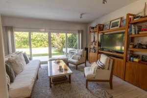 House for sale in Los Aromos, gated neighborhood in SI