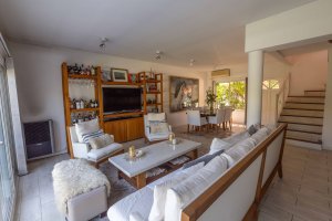 House for sale in Los Aromos, gated neighborhood in SI
