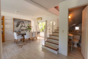 House for sale in Los Aromos, gated neighborhood in SI