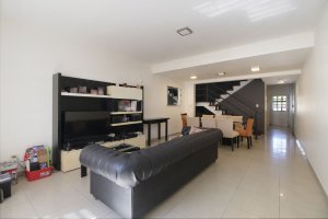 Venta Casa tipo Triplex 6 amb jardin y pileta