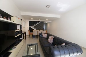 Venta Casa tipo Triplex 6 amb jardin y pileta