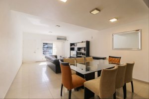 Venta Casa tipo Triplex 6 amb jardin y pileta