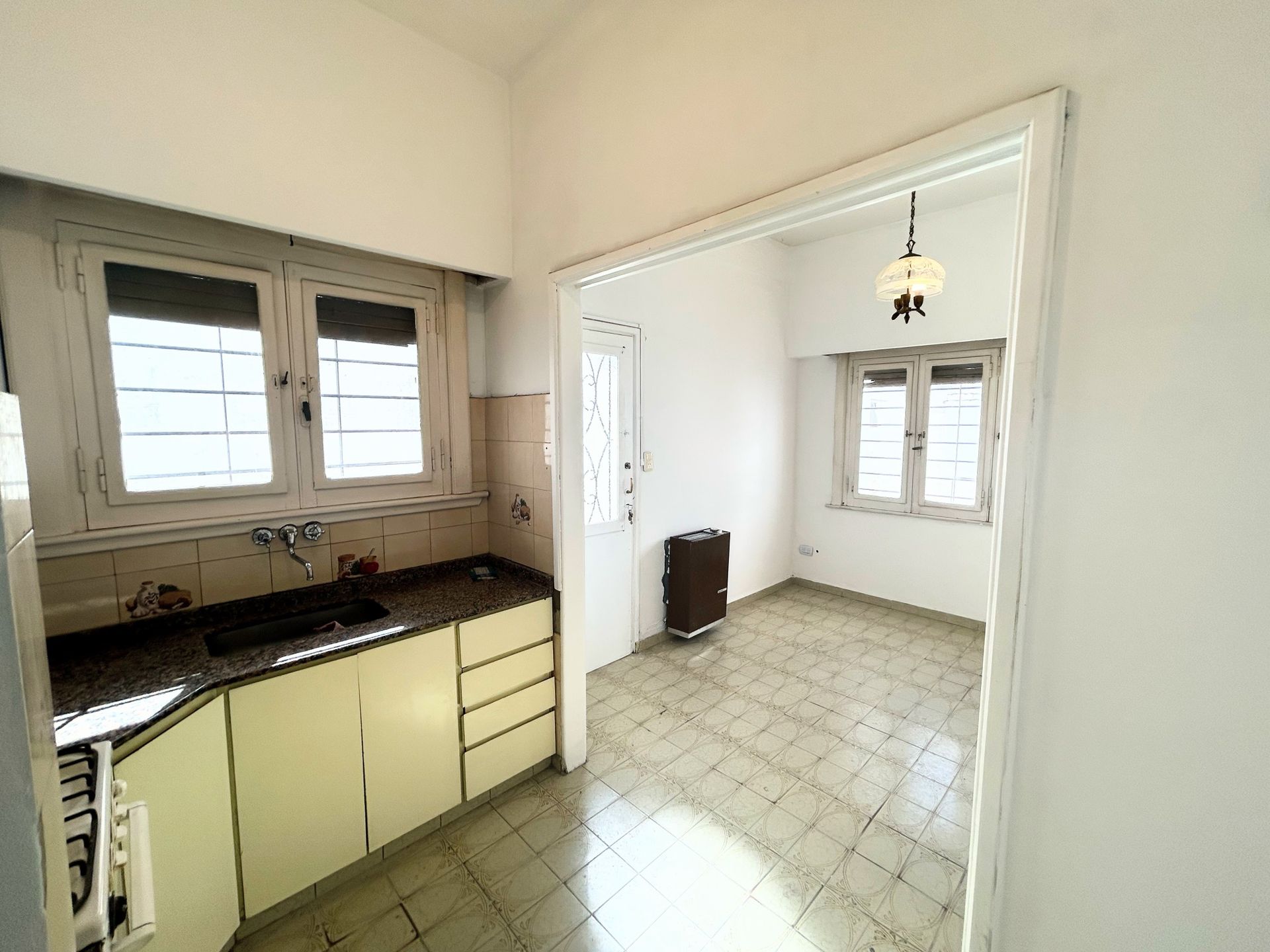 Venta PH 3 ambientes PB cochera patio en Martínez