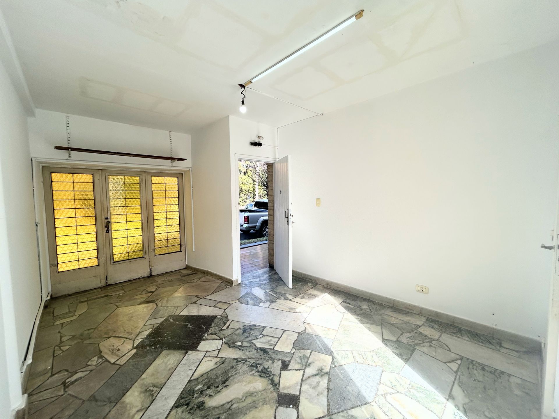Venta PH 3 ambientes PB cochera patio en Martínez