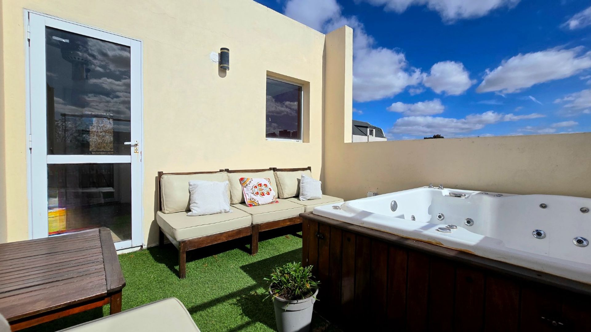 Venta PH en La Lucila, terraza y Jacuzzi