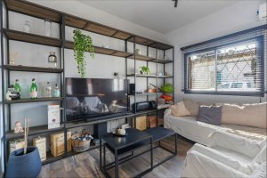 House for Sale: 4 rooms, terrace, renovated, Florida
