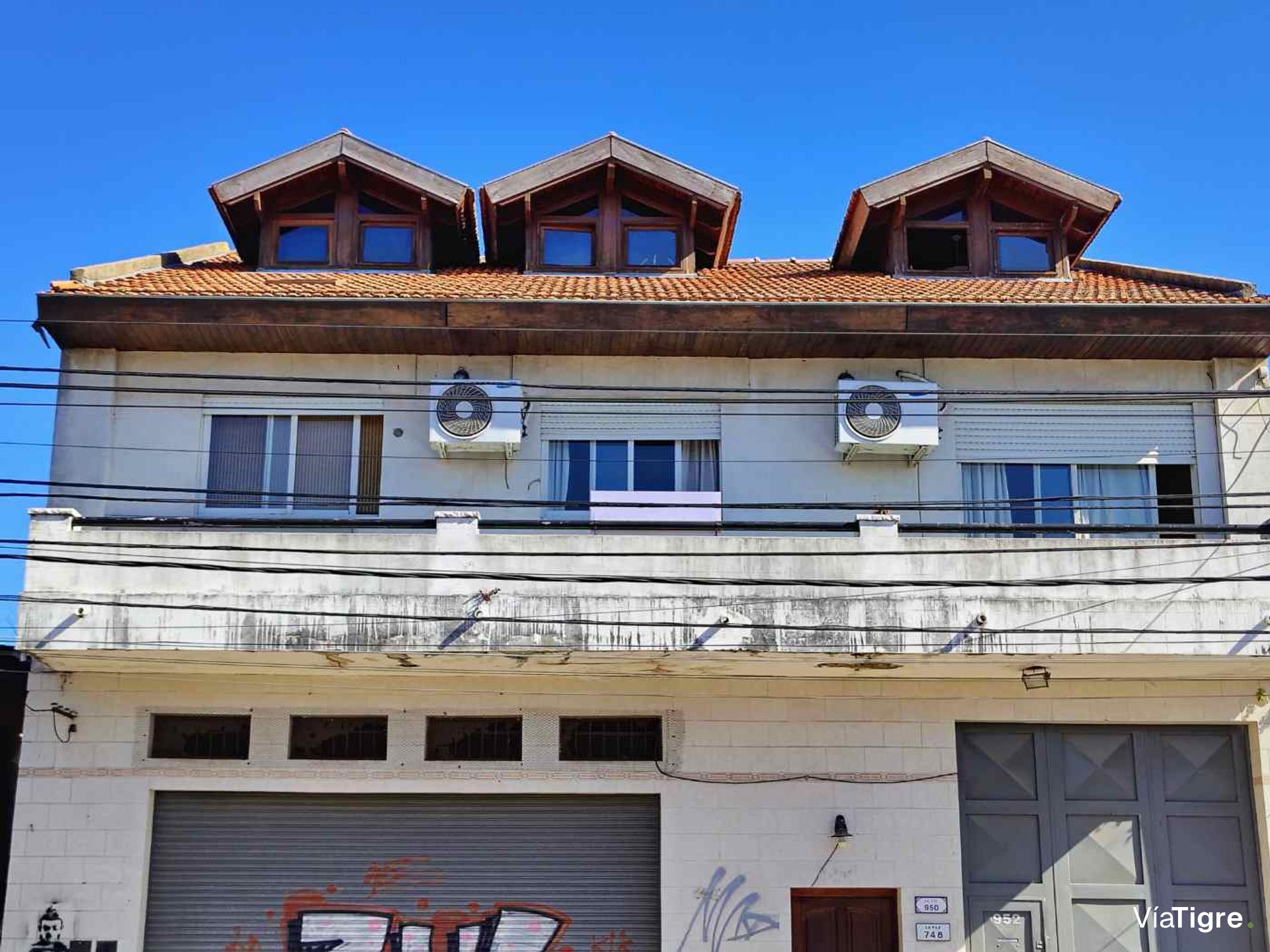 CASA 6 Amb QUINCHO Y TERRAZA P. ALTA - DOS NIVELES
