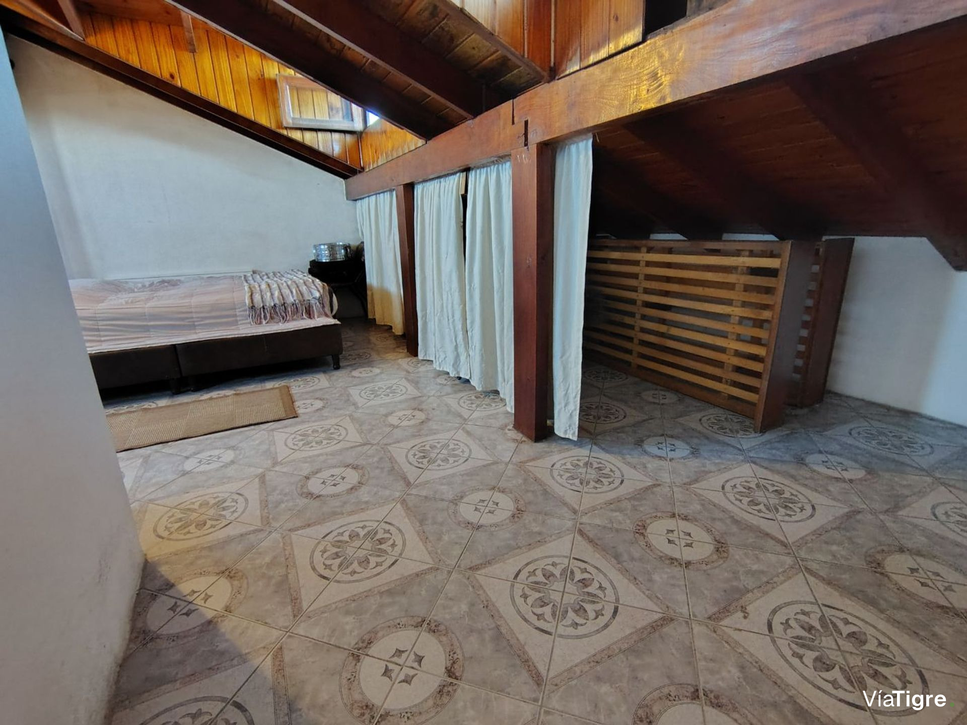 CASA 6 Amb QUINCHO Y TERRAZA P. ALTA - DOS NIVELES