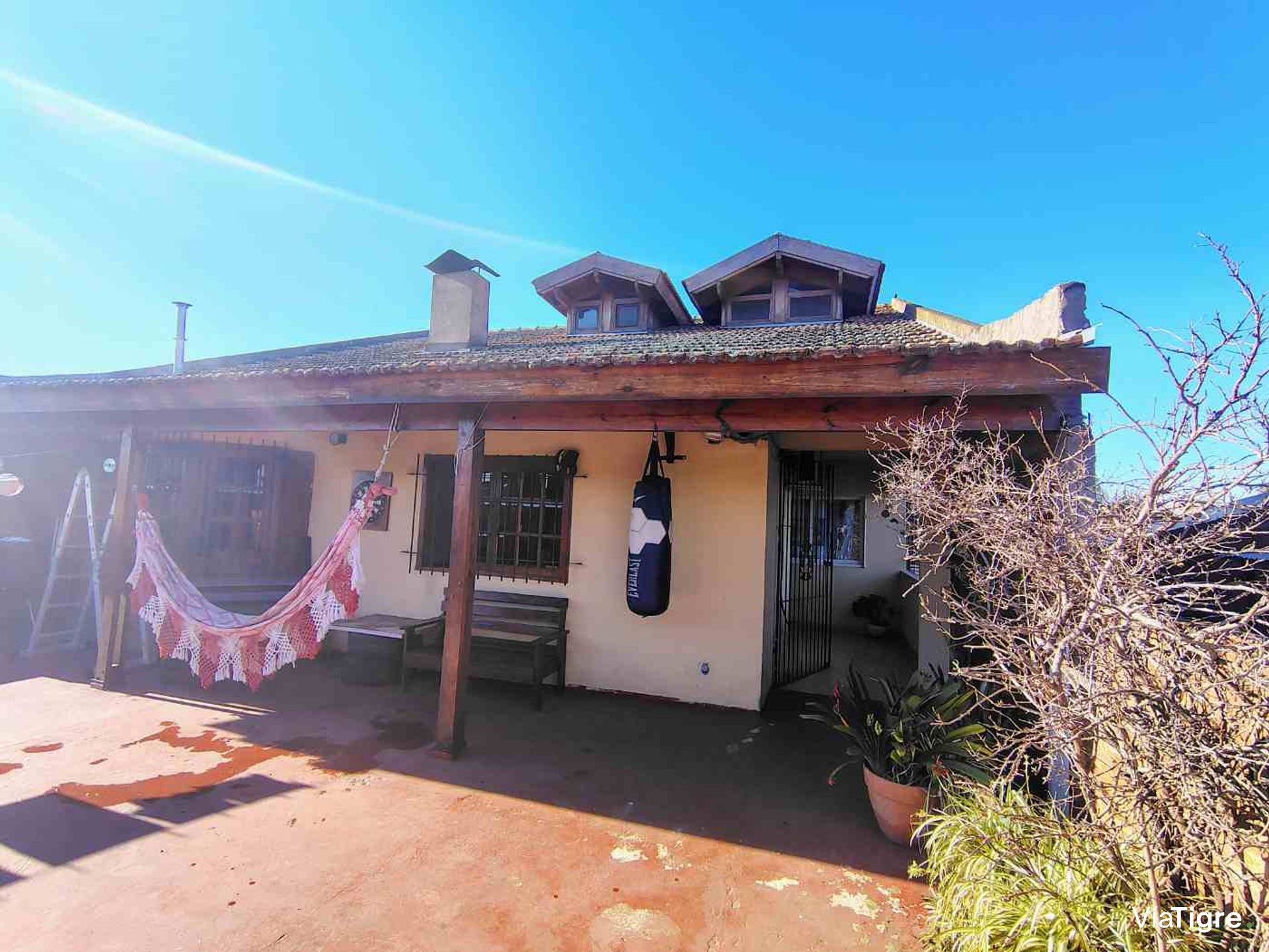 CASA 6 Amb QUINCHO Y TERRAZA P. ALTA - DOS NIVELES