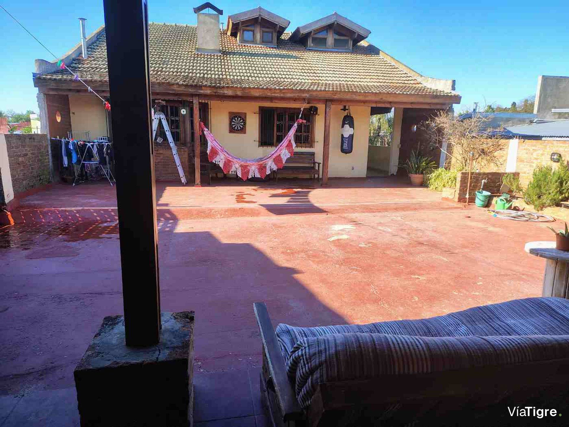 CASA 6 Amb QUINCHO Y TERRAZA P. ALTA - DOS NIVELES