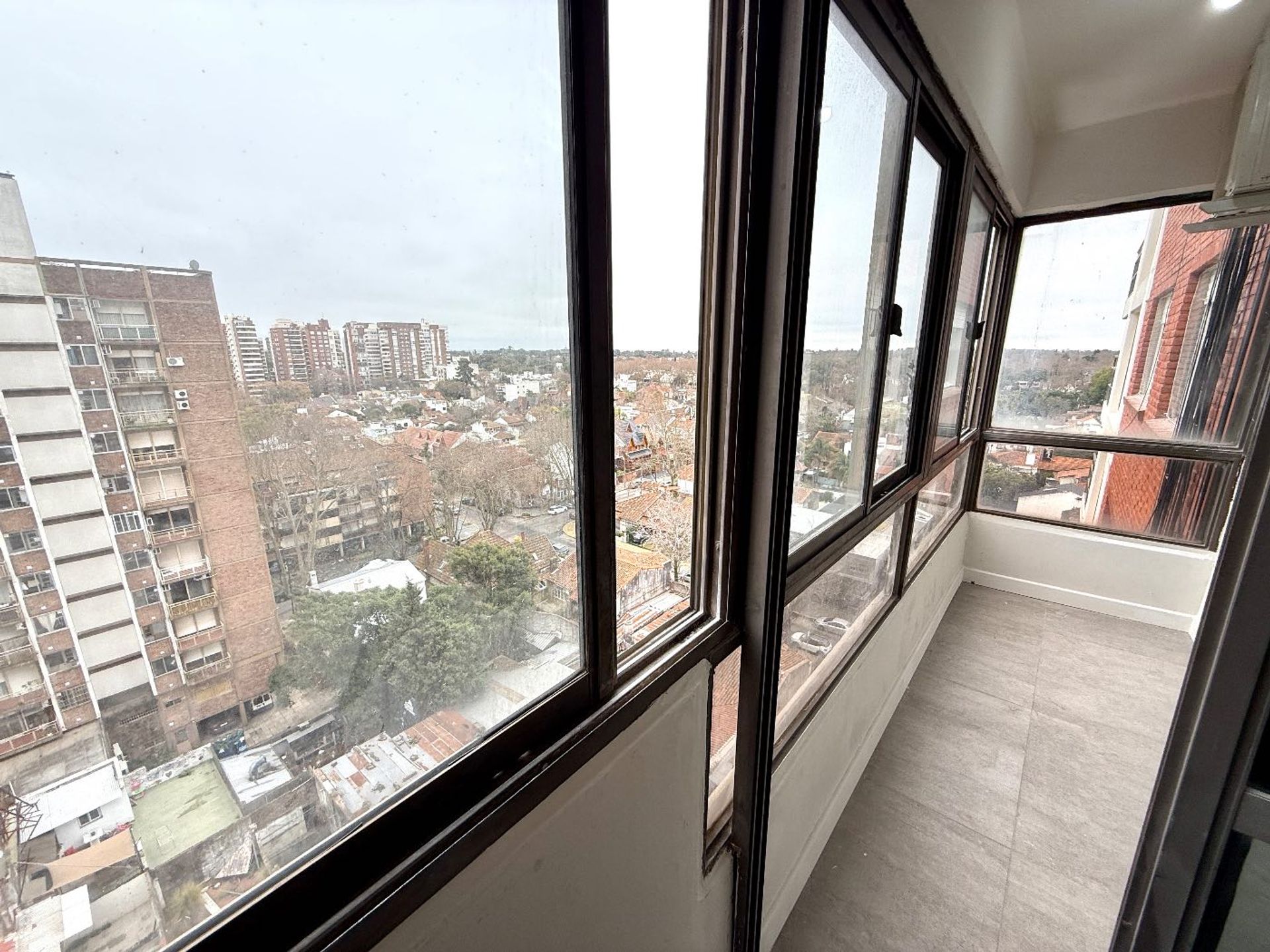 Departamento 3 amb Piso 10 Balcon Cochera Martinez