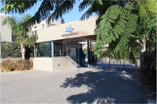 Duplex En Venta Beccar Central 5Amb Jardin Cochera