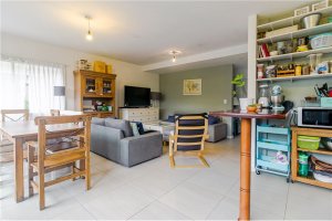 Duplex for Sale – Beccar Central, 5 Rooms, Garden, Garage