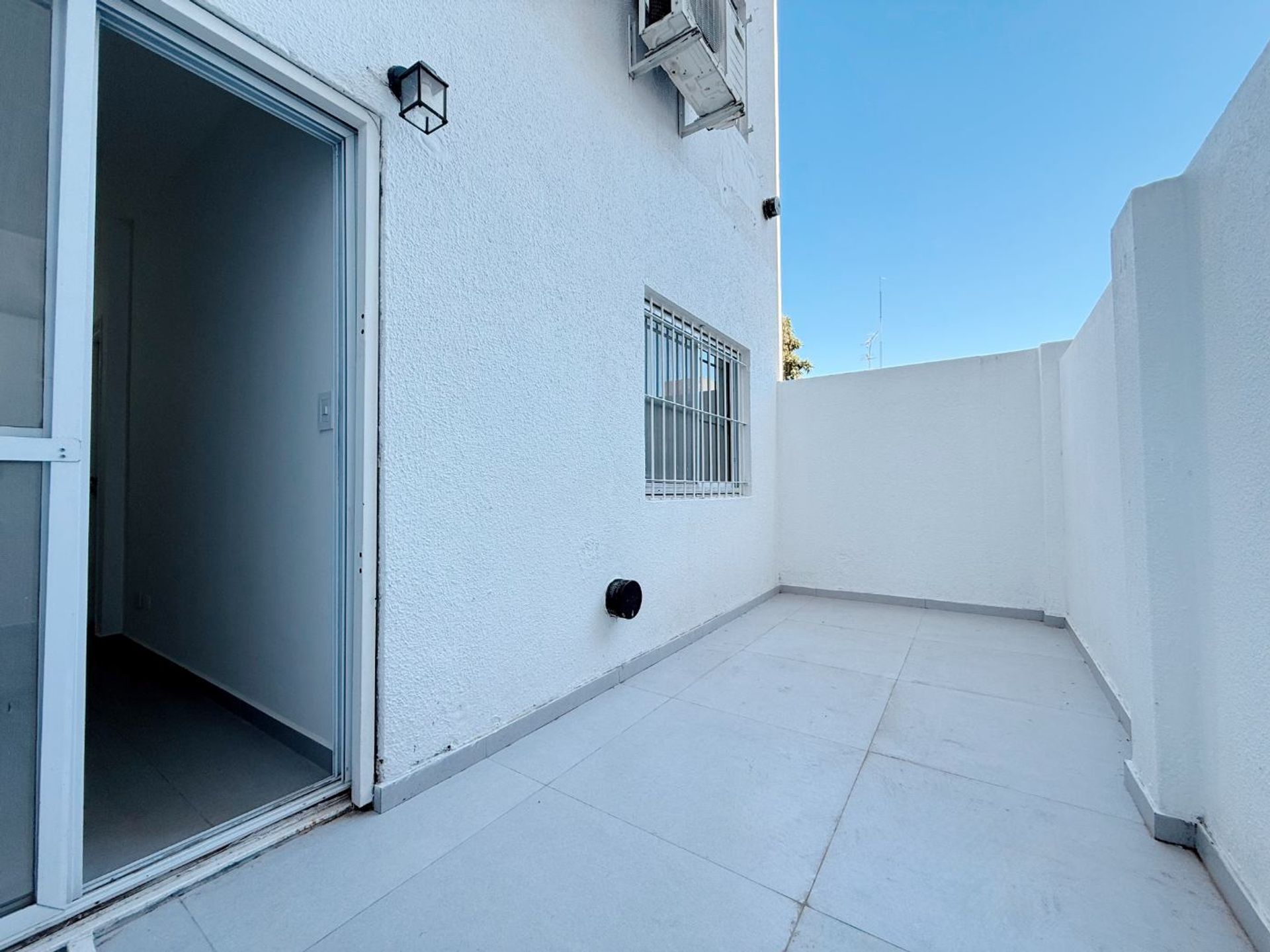 Venta Dpto Recilado 2 Amb. con Patio en La Lucila!