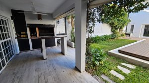 Florida Oeste Casa Venta 5 Amb Cochera Y Pileta