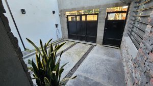 Florida Oeste Casa Venta 5 Amb Cochera Y Pileta