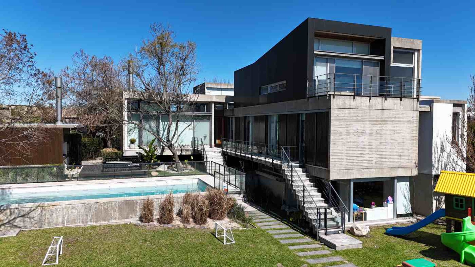 Venta casa al agua, diseño único, estilo Moderno