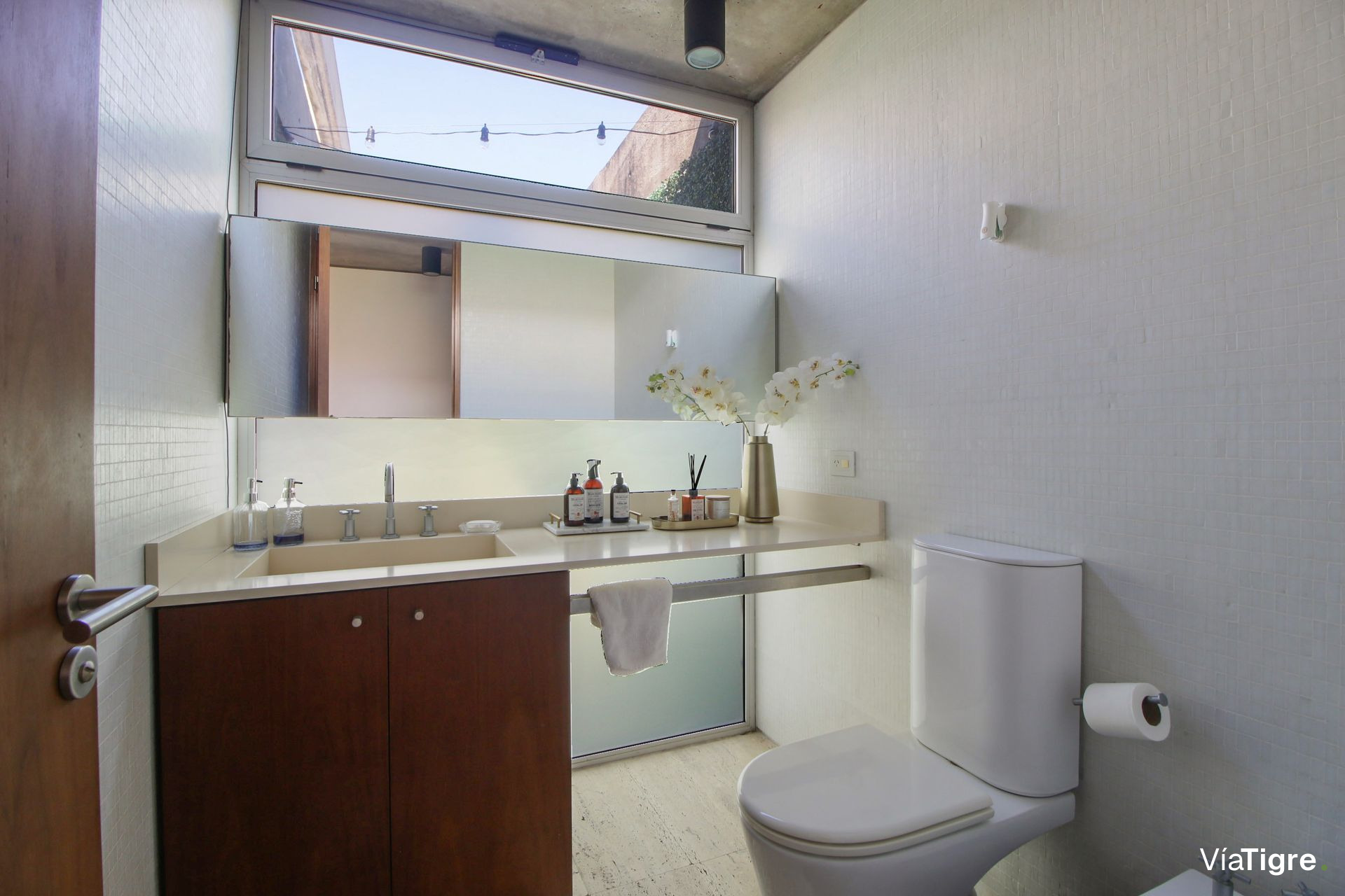 Venta casa al agua, diseño único, estilo Moderno