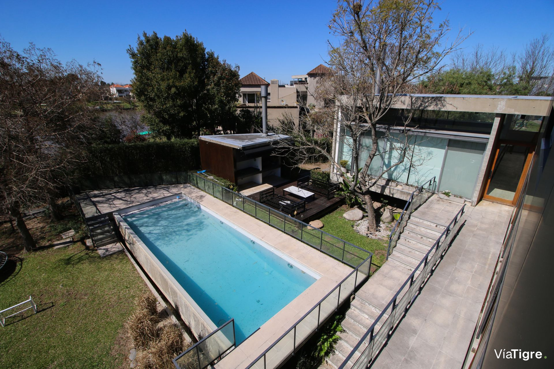 Venta casa al agua, diseño único, estilo Moderno