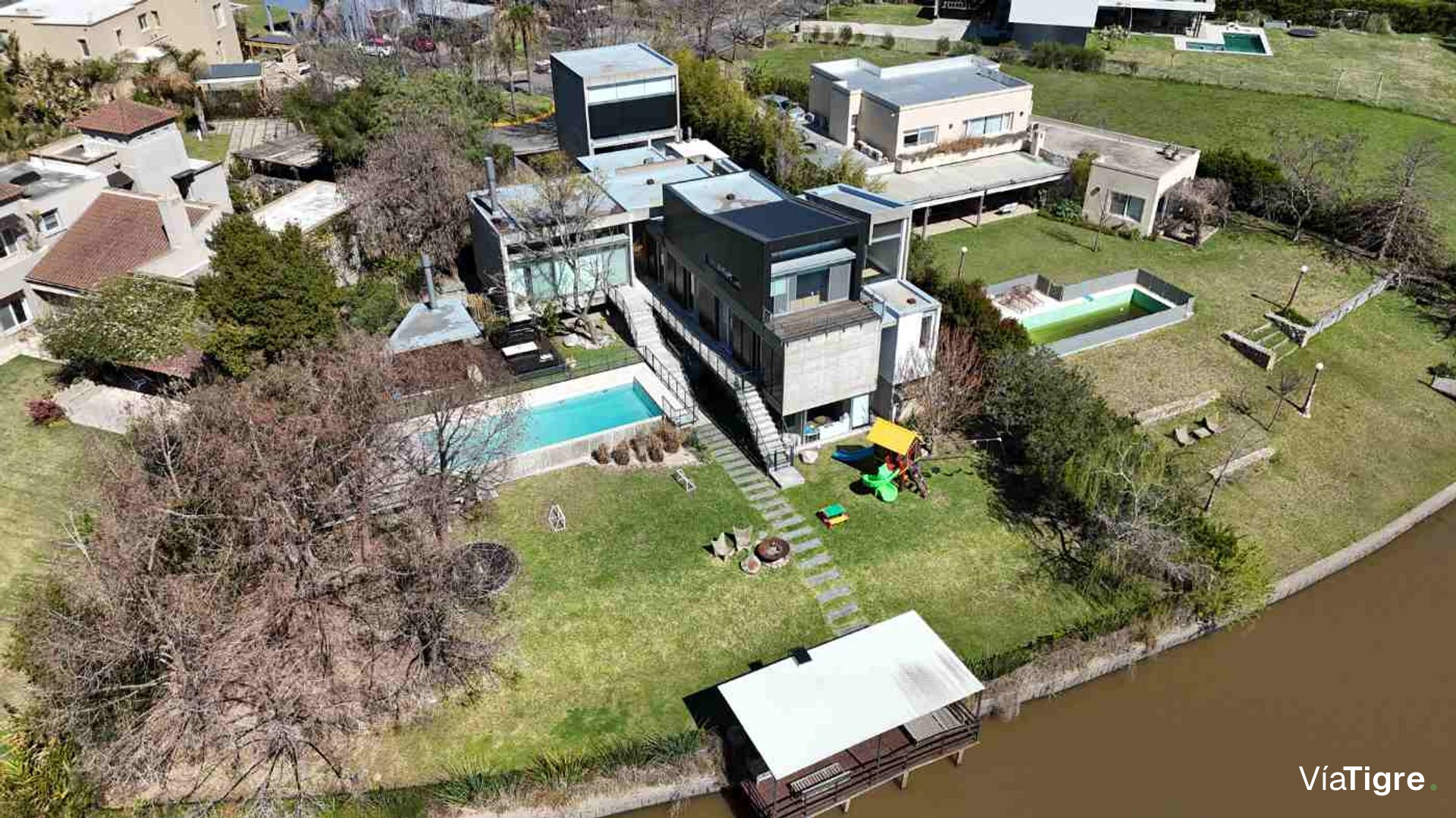 Venta casa al agua, diseño único, estilo Moderno
