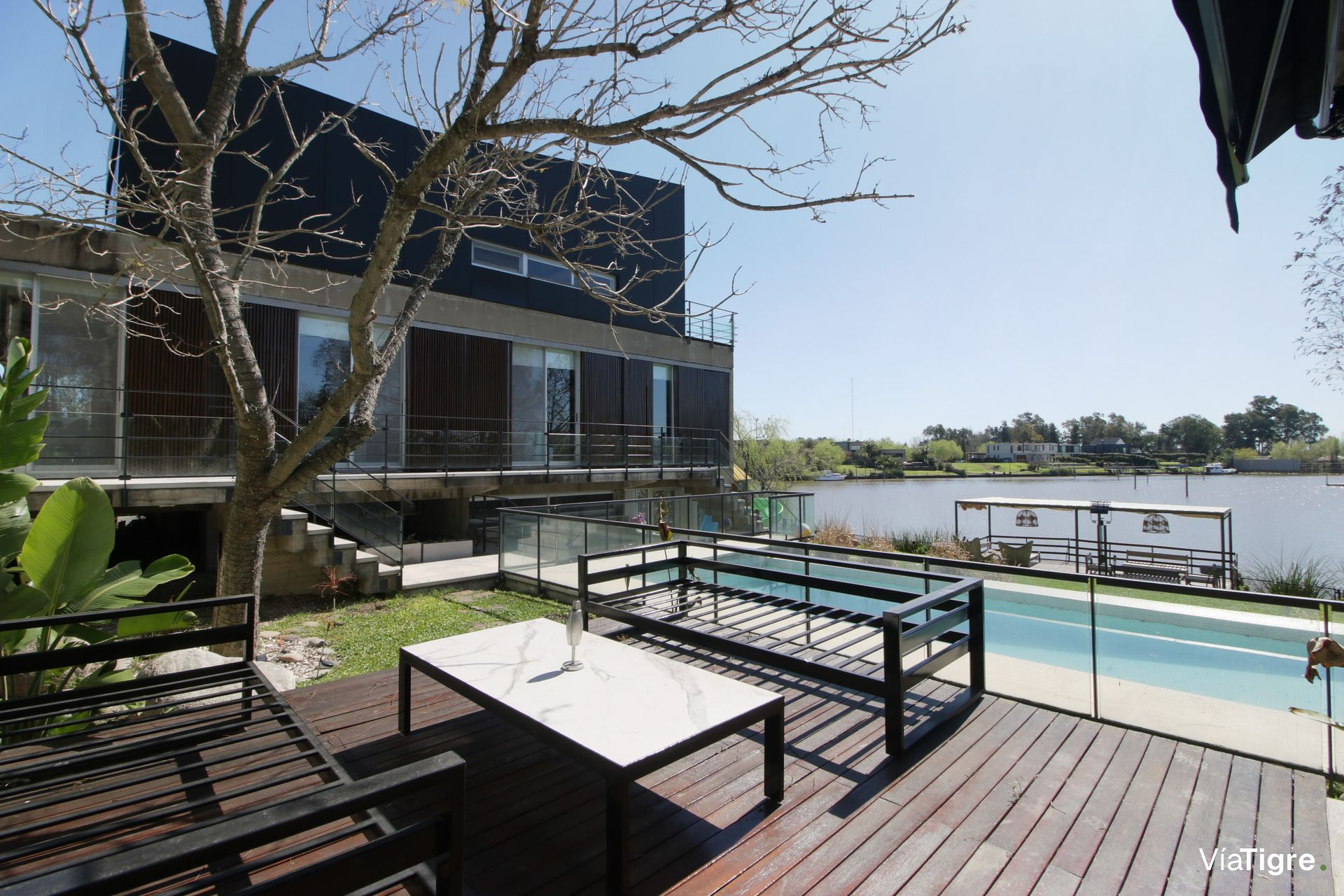 Venta casa al agua, diseño único, estilo Moderno