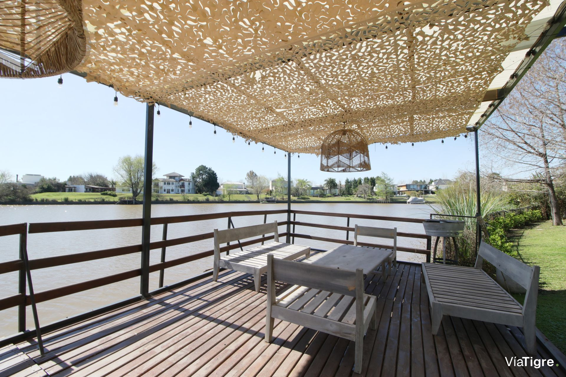 Venta casa al agua, diseño único, estilo Moderno