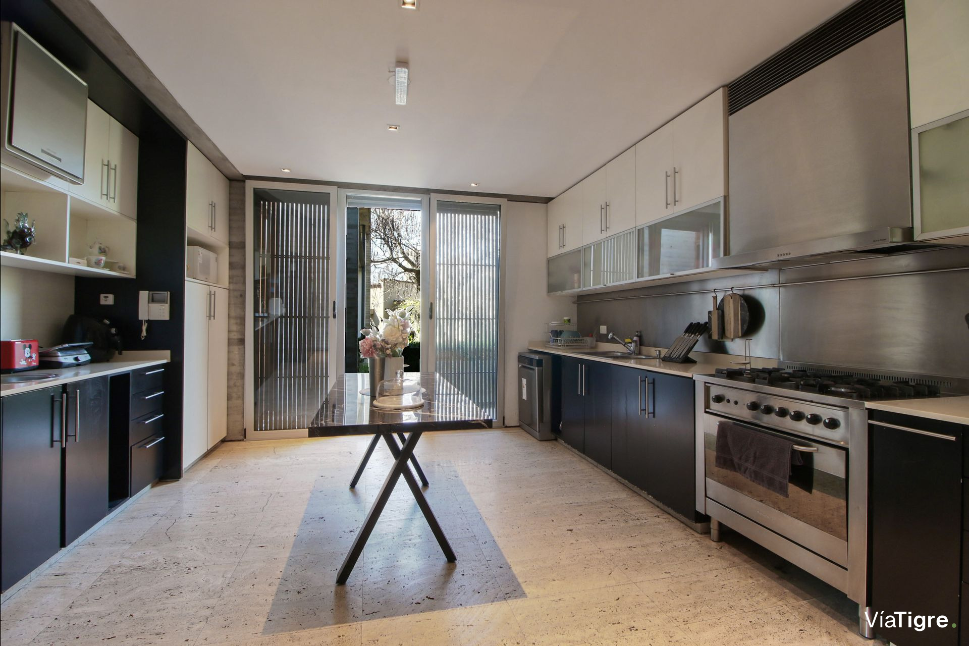 Venta casa al agua, diseño único, estilo Moderno