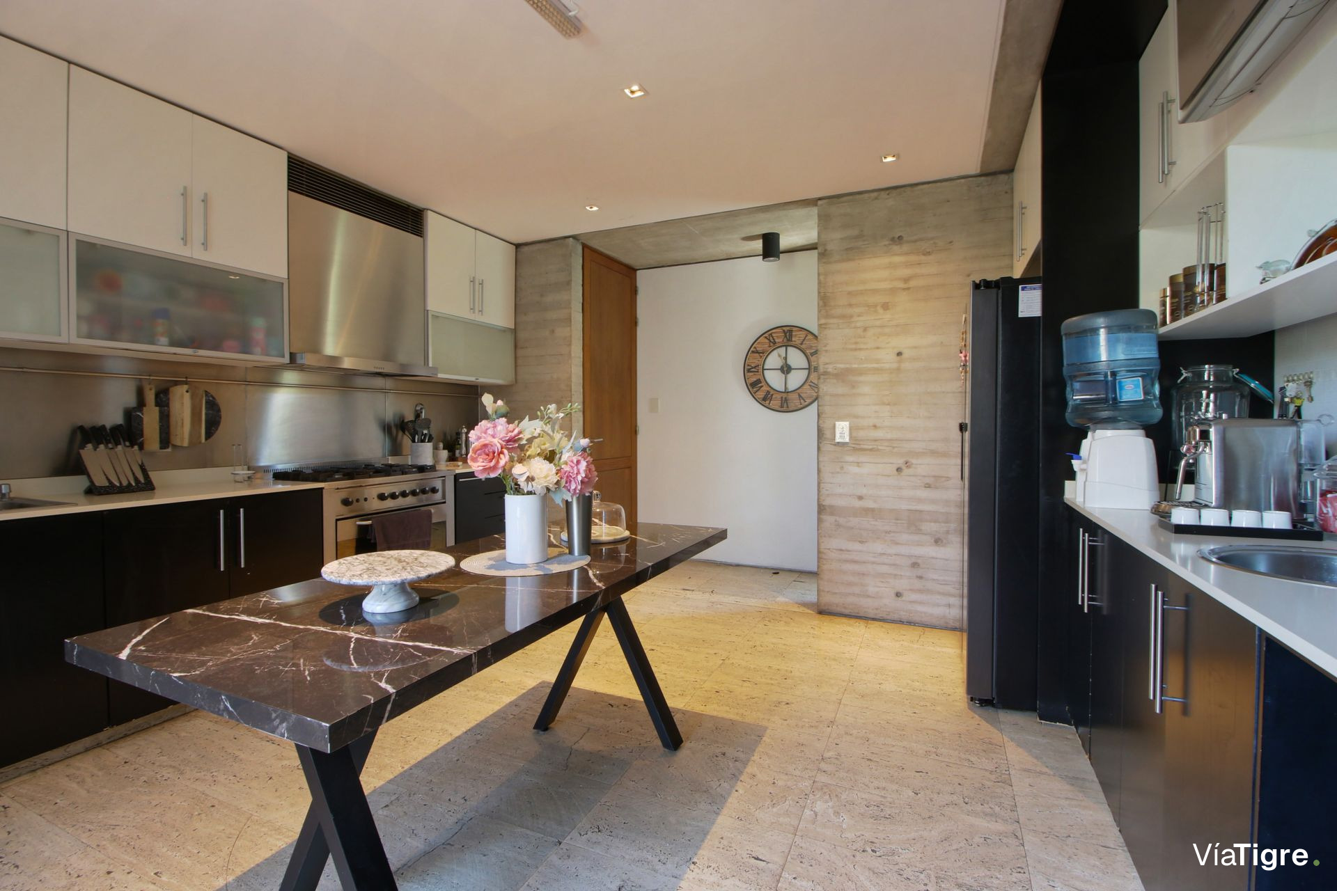 Venta casa al agua, diseño único, estilo Moderno