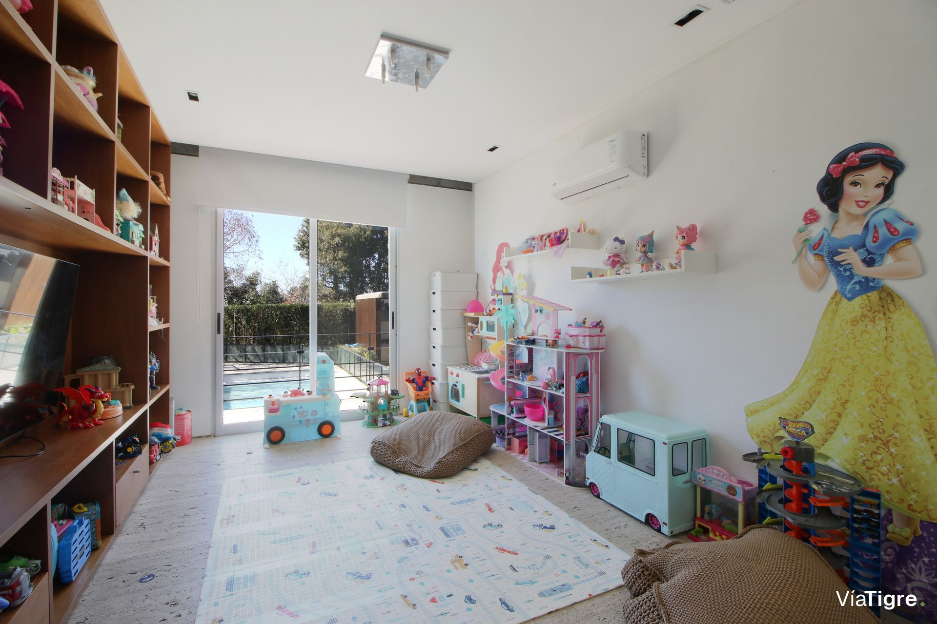 Venta casa al agua, diseño único, estilo Moderno