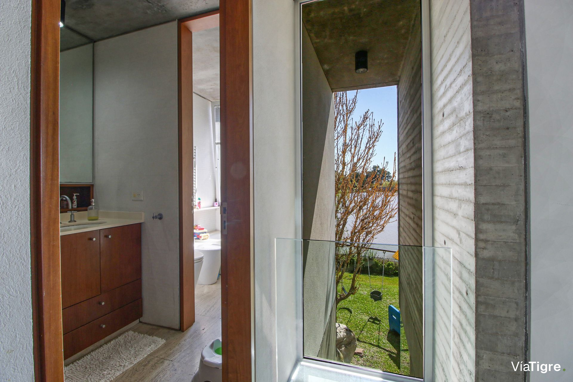 Venta casa al agua, diseño único, estilo Moderno