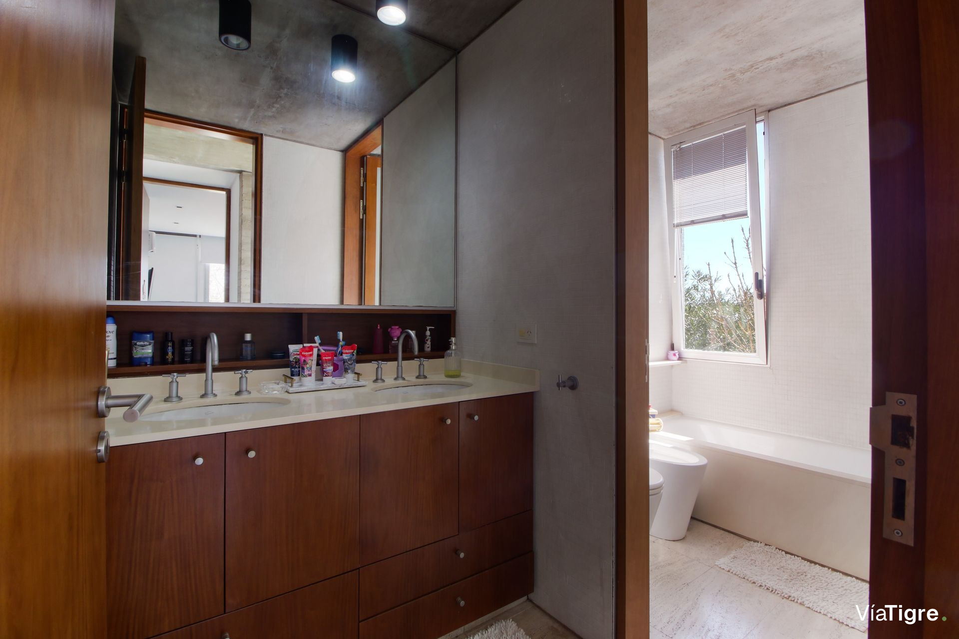 Venta casa al agua, diseño único, estilo Moderno