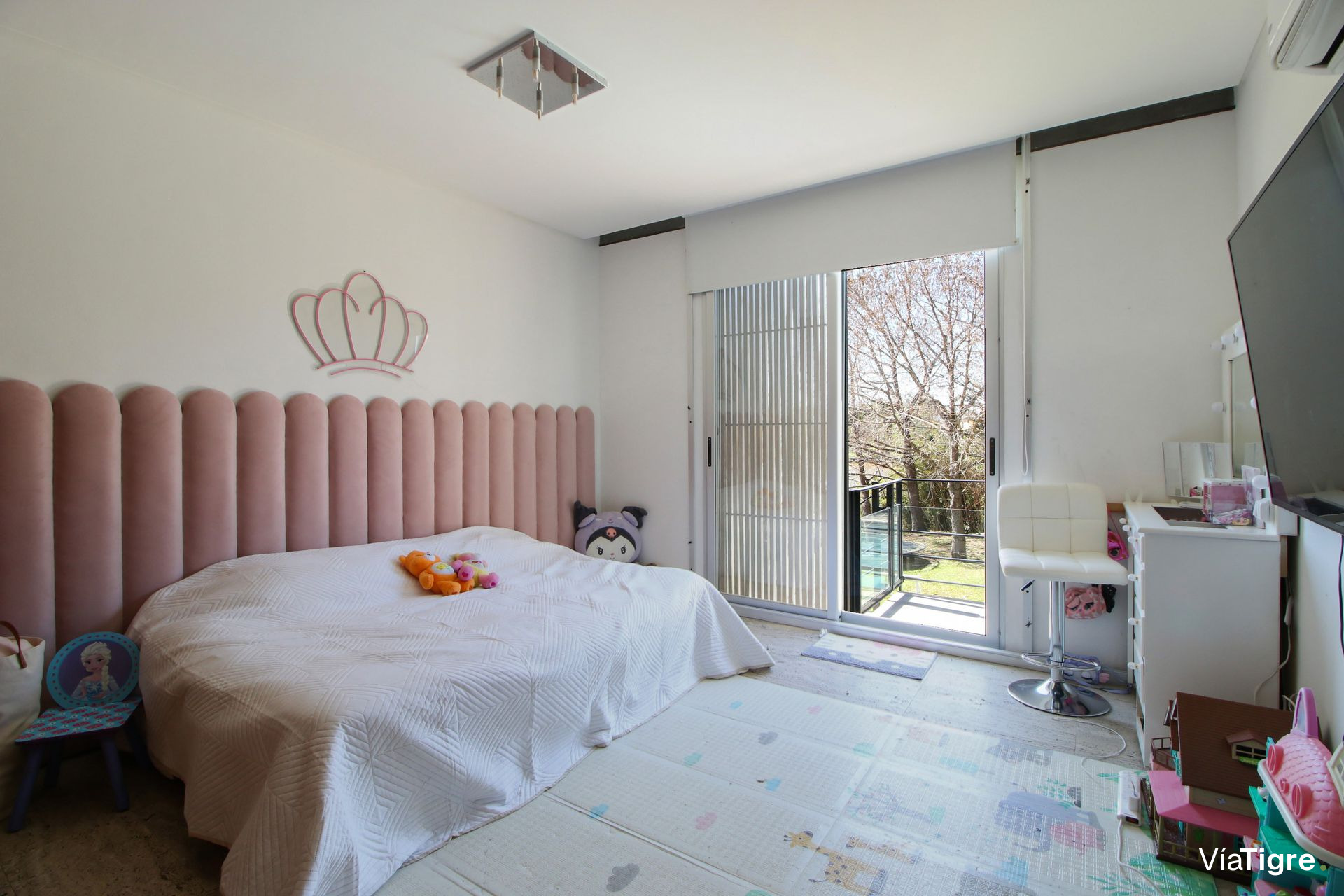 Venta casa al agua, diseño único, estilo Moderno