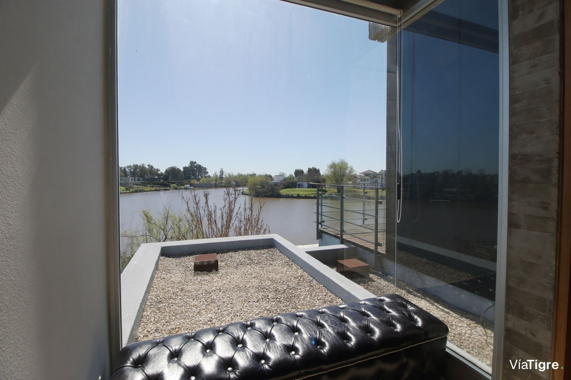 Venta casa al agua, diseño único, estilo Moderno