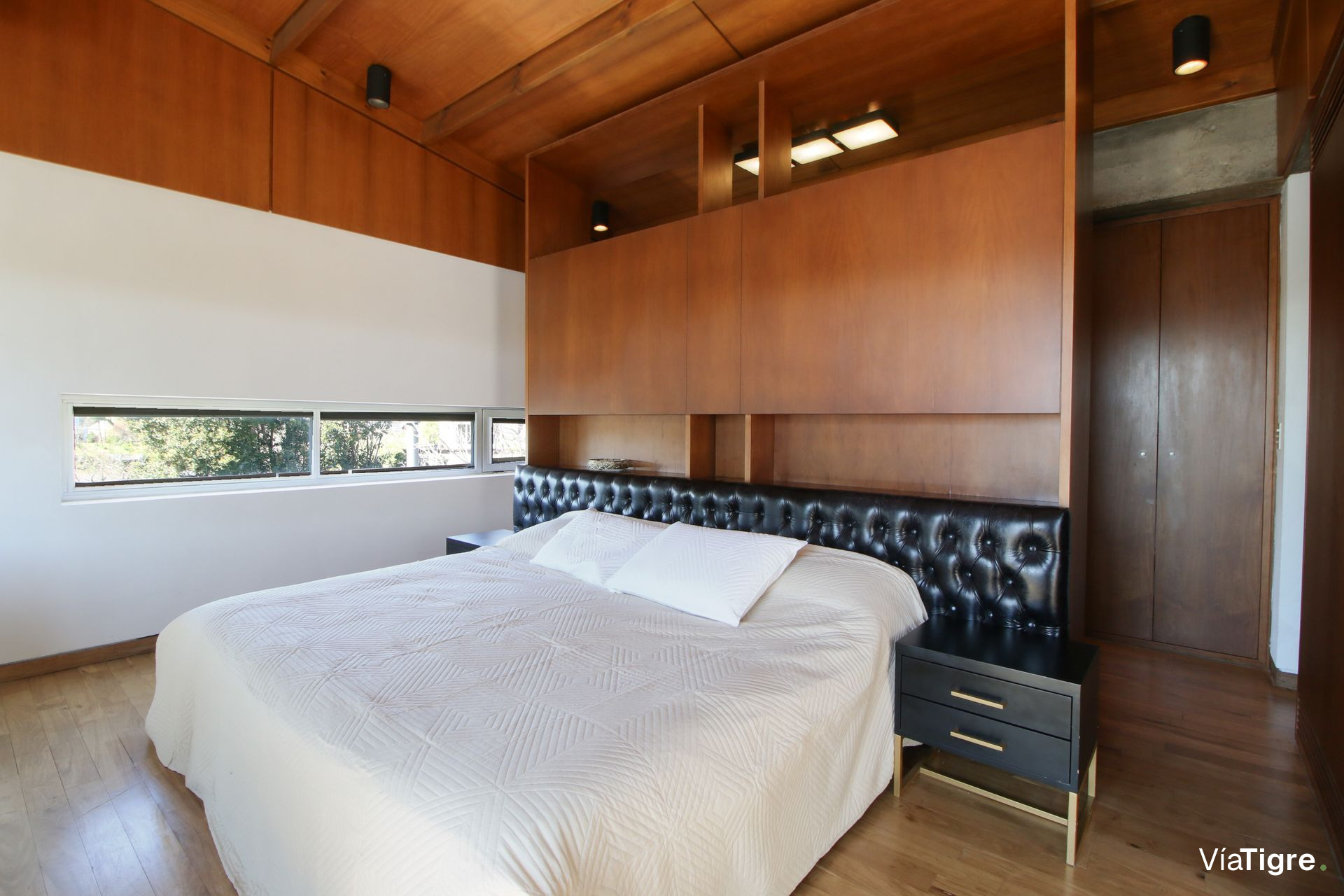 Venta casa al agua, diseño único, estilo Moderno