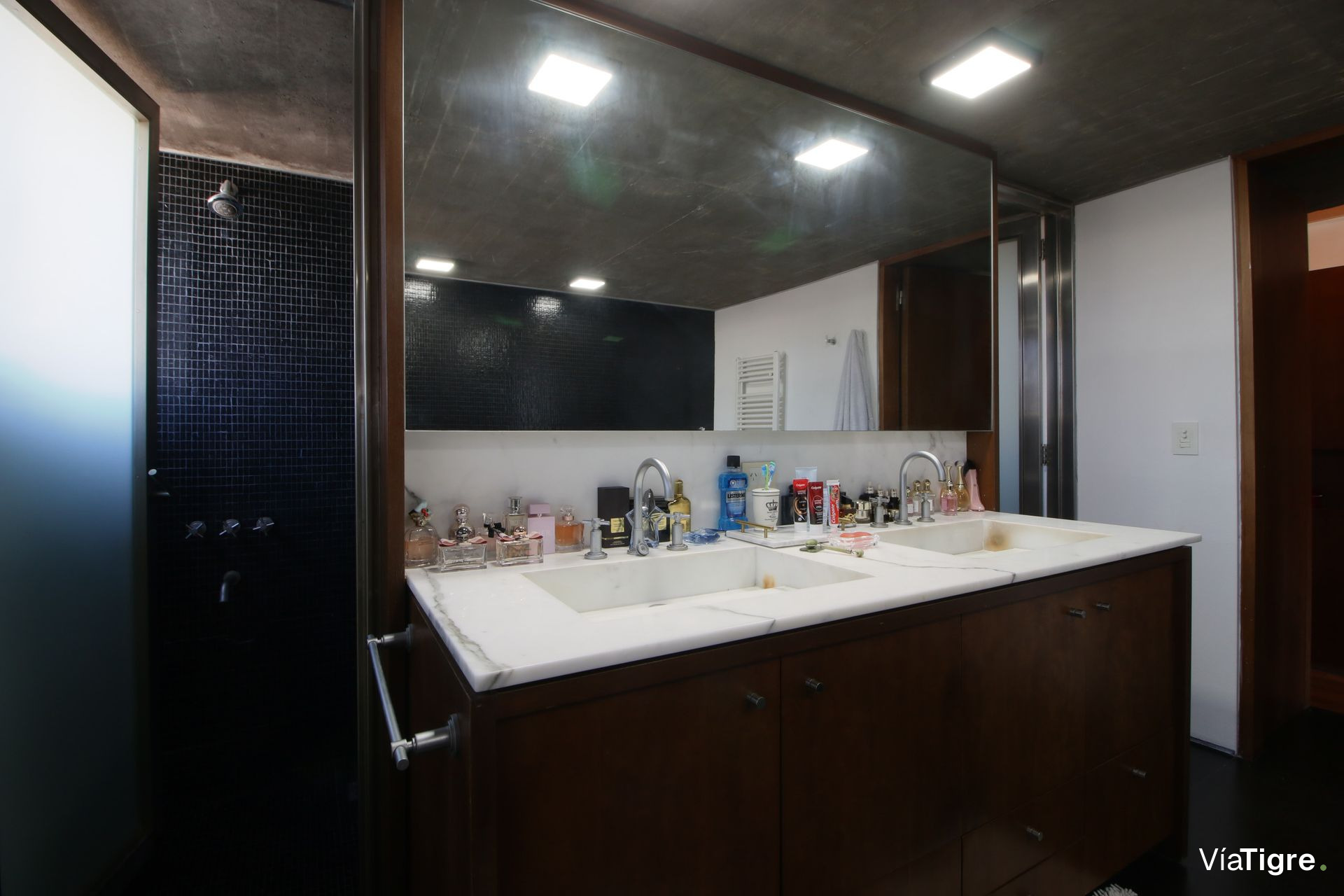 Venta casa al agua, diseño único, estilo Moderno